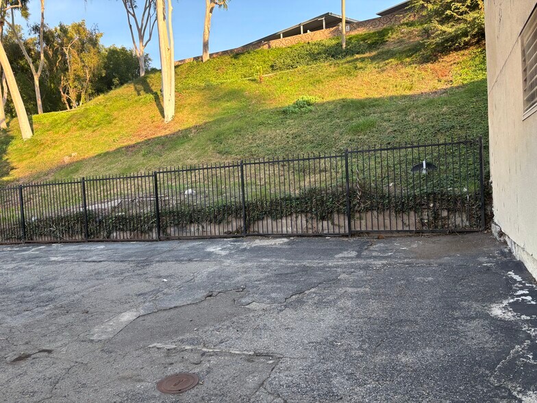 346 N Azusa Ave, La Puente, CA à vendre - Photo de l’immeuble – Image 3 sur 13