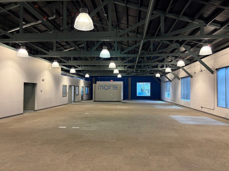 330 Avenue B SW, Winter Haven, FL à louer - Photo de l’immeuble – Image 3 sur 11