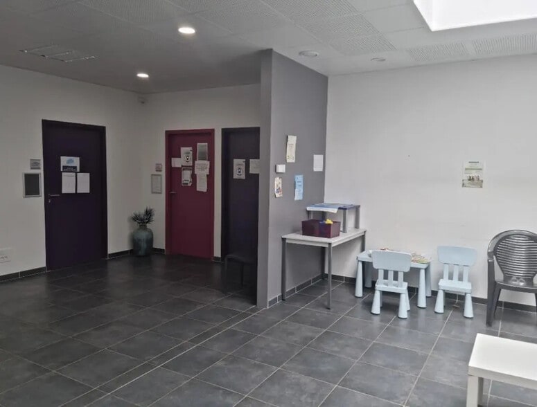 5 Rue Kerkeni, Arbent à louer - Hall d’entrée – Image 3 sur 5