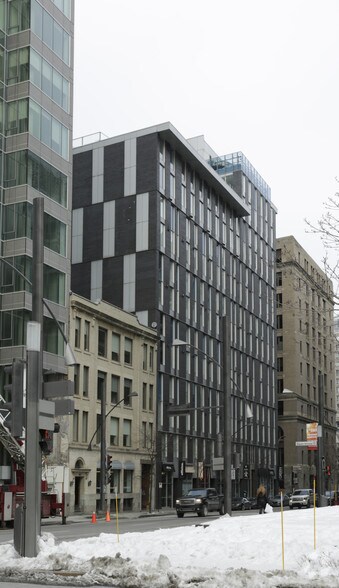 443-455 Av Viger O, Montréal, QC à louer - Photo principale – Image 1 sur 2