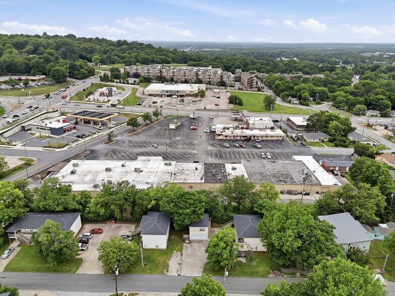1200-1220 N Garland Ave, Fayetteville, AR à louer - Photo de l’immeuble – Image 3 sur 13