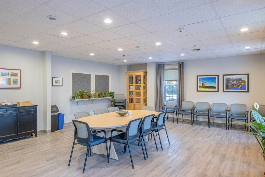 400 Massasoit Ave, East Providence, RI à louer - Photo intérieure – Image 2 sur 10