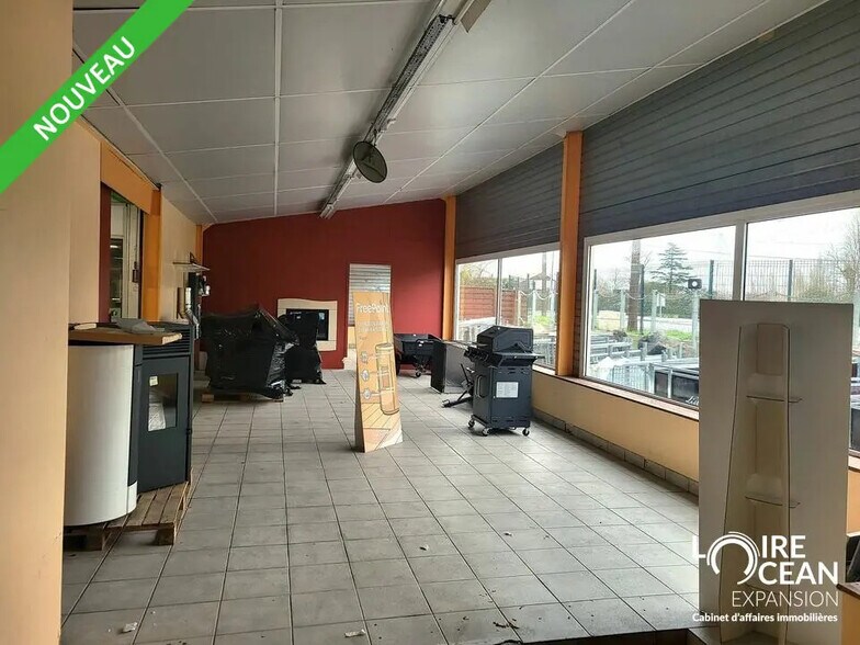 Local d’activités dans Saint-Hilaire-de-Chaléons à louer - Photo de l’immeuble – Image 2 sur 4