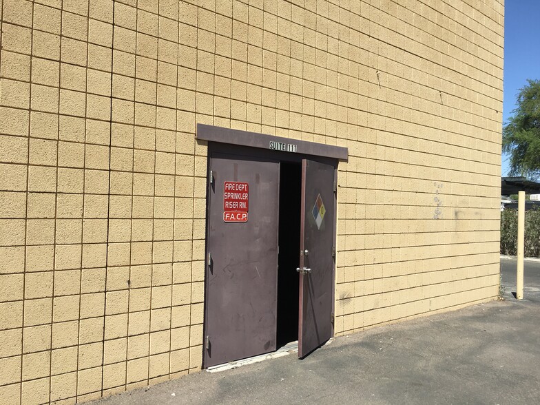 111 S Dobson Rd, Mesa, AZ à louer - Photo de l’immeuble – Image 2 sur 7