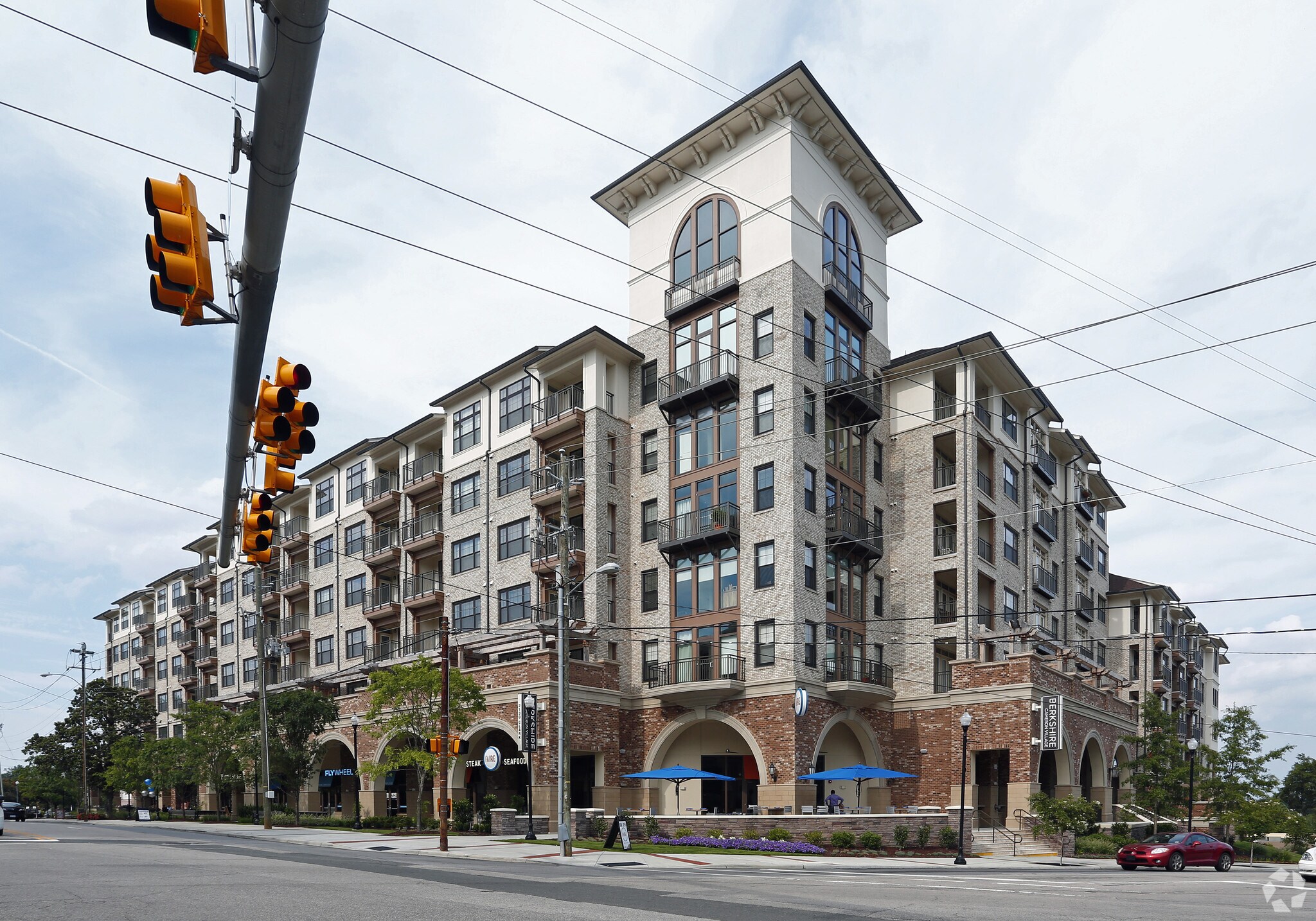 2118 Clark Ave, Raleigh, NC à louer Photo principale– Image 1 sur 132