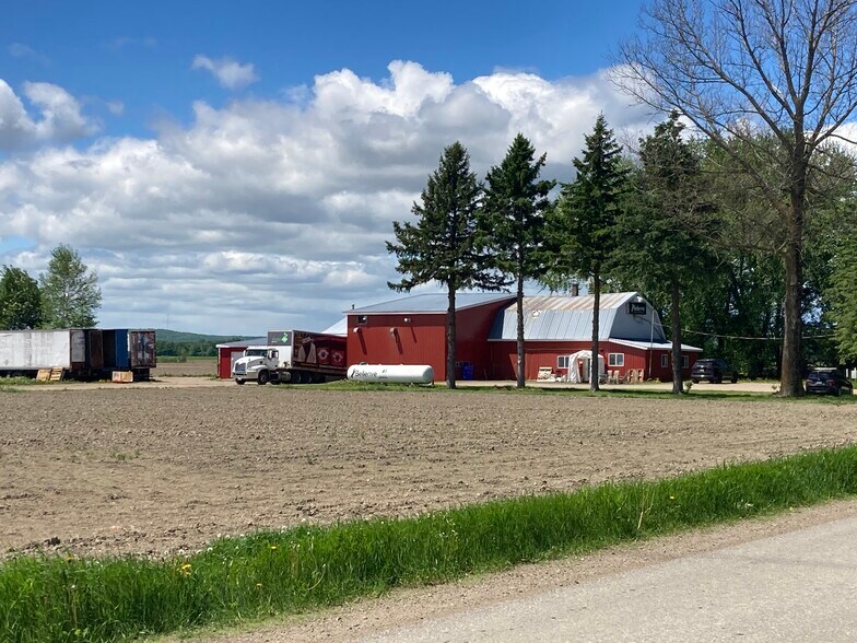 1069-1073 Rang Du Haut-Saint-Joseph, St-Barnabé, QC à vendre - Photo de l’immeuble – Image 2 sur 5