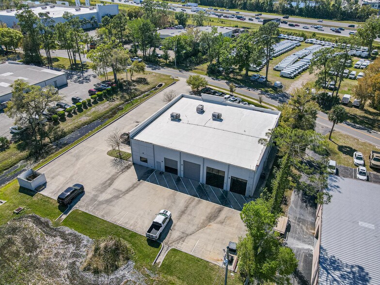 659 Hickman Cir, Sanford, FL à vendre - Photo de l’immeuble – Image 3 sur 9