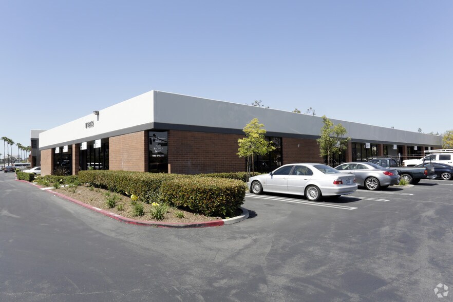 18025 Sky Park Cir, Irvine, CA à louer - Photo principale – Image 1 sur 5