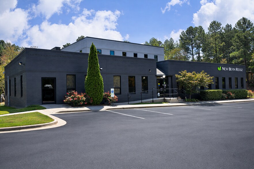 2610 New Bern Ave, Raleigh, NC à louer - Photo de l’immeuble – Image 1 sur 17