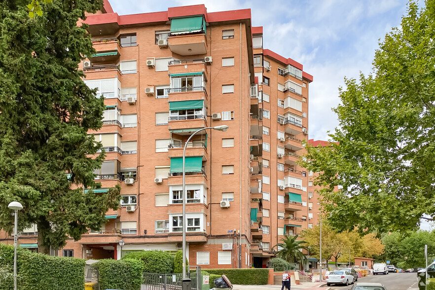 Immeuble residentiel dans Madrid, Madrid à vendre - Photo de l’immeuble – Image 2 sur 2