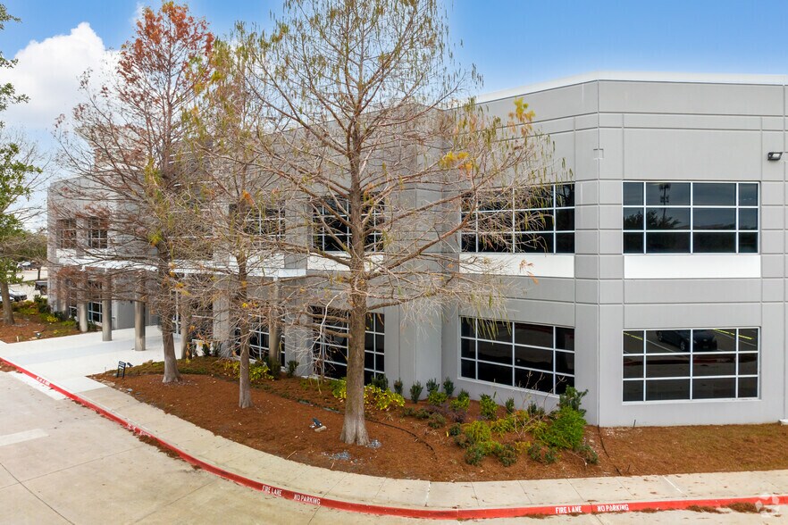 6100 Tennyson Pky, Plano, TX à louer - Photo de l’immeuble – Image 3 sur 30