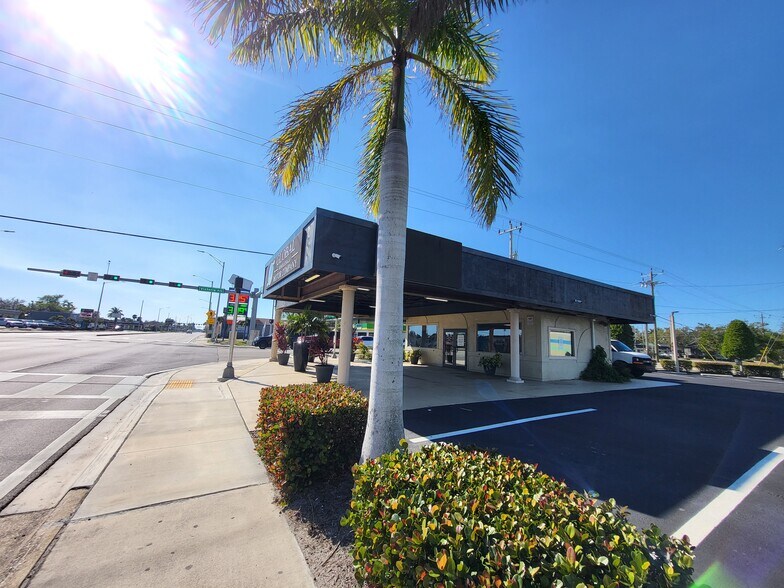 2160 Cleveland Ave, Fort Myers, FL à vendre - Photo principale – Image 1 sur 16