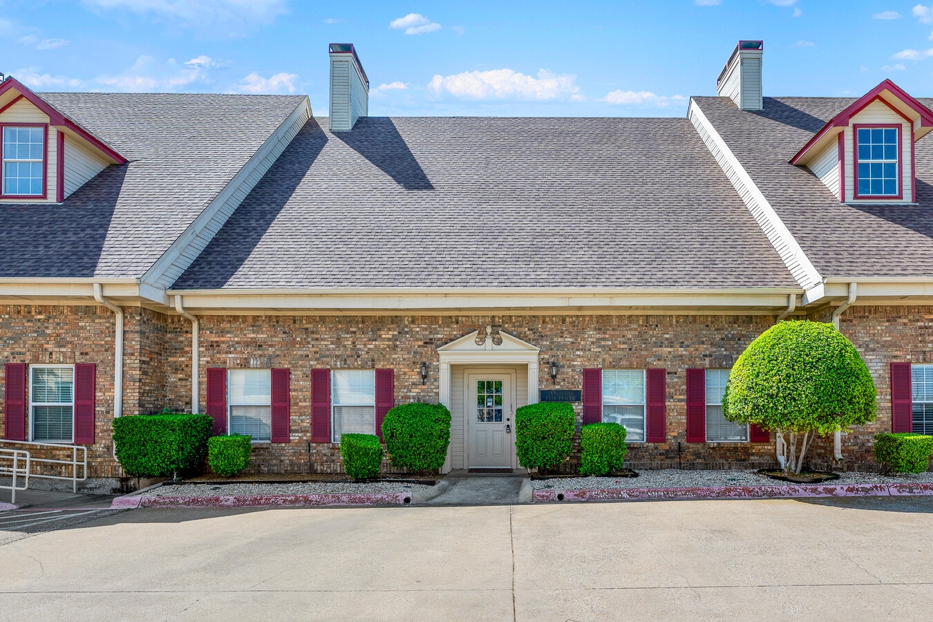 326 S Edmonds Ln, Lewisville, TX 75067 - Lot 104 - - Photo intérieure - Image 1 of 25