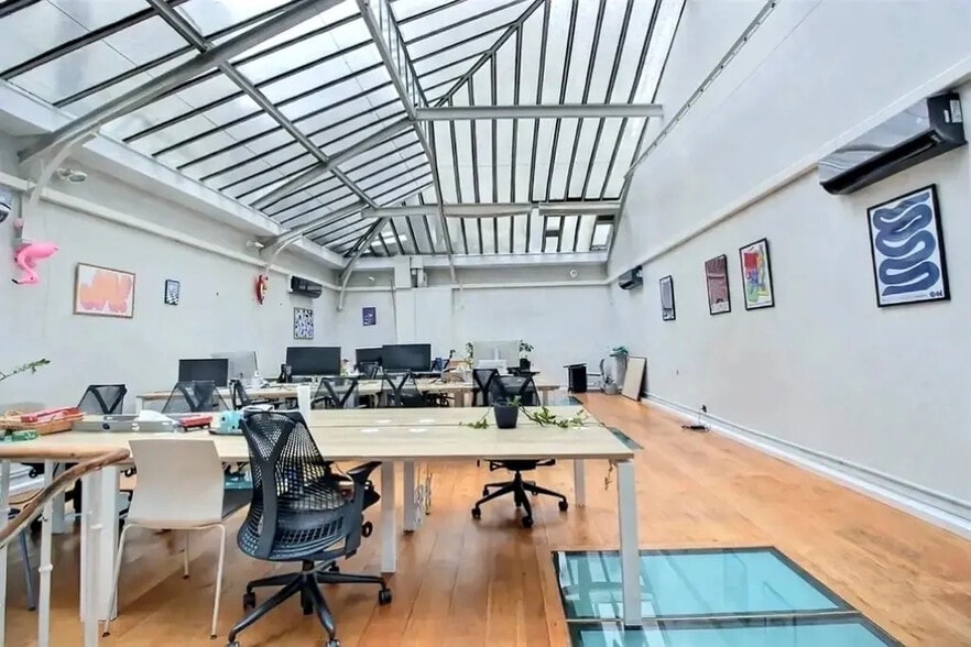 61 Rue Du Faubourg Saint-Denis, Paris à louer - Photo de l’immeuble – Image 2 sur 6