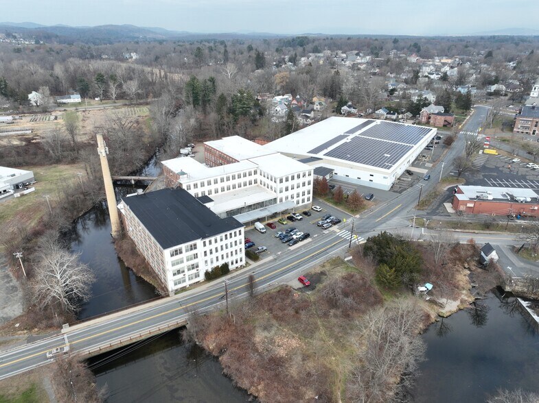 221 Pine St, Florence, MA à louer – Image 2 sur 40