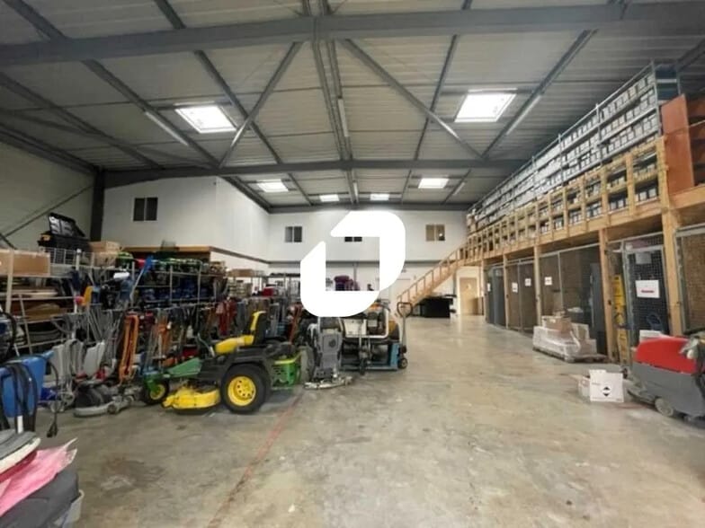 Bureau dans Le Haillan à louer - Photo de l’immeuble – Image 1 sur 9