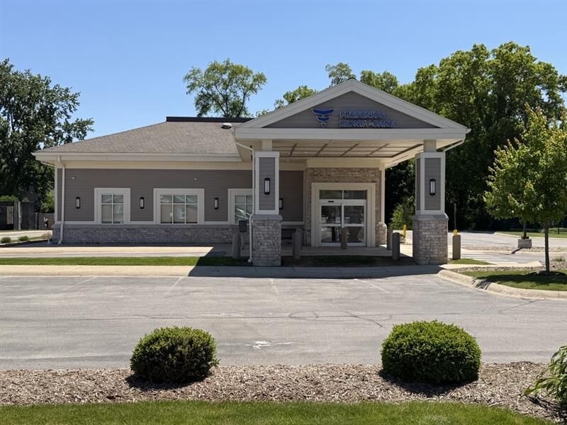 801 W Bristol St, Elkhart, IN à louer Photo de l’immeuble– Image 1 sur 21