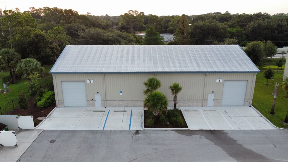 5265 45th St, Vero Beach, FL à louer - Photo de l’immeuble – Image 2 sur 38