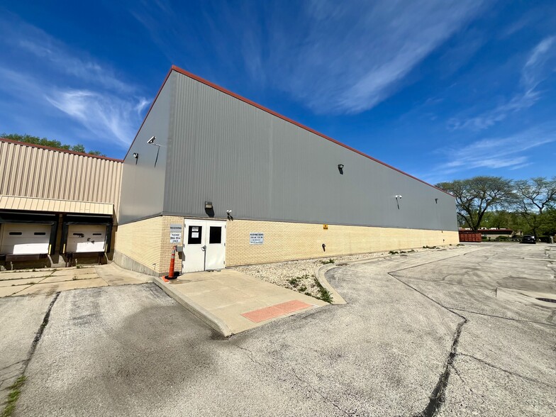 6451 Main St, Morton Grove, IL à louer - Photo de l’immeuble – Image 1 sur 6