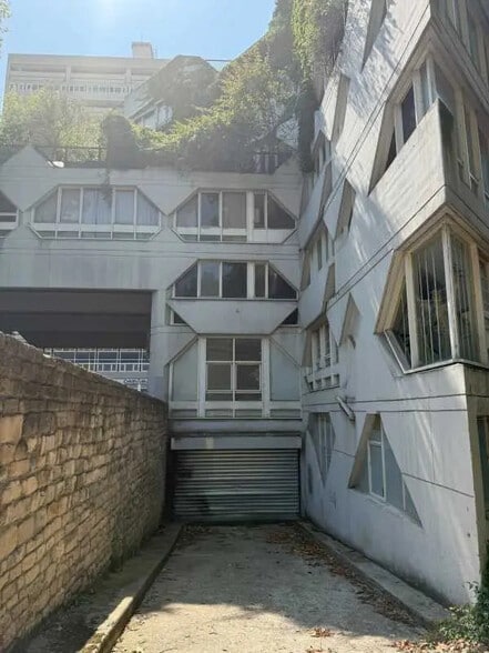 Local d’activités dans Ivry-sur-Seine à louer - Photo de l’immeuble – Image 1 sur 9