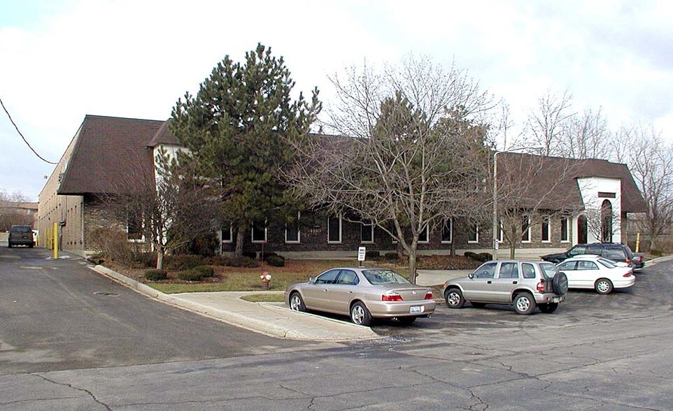 4810 Venture St, Lisle, IL à vendre - Photo de l’immeuble – Image 2 sur 3