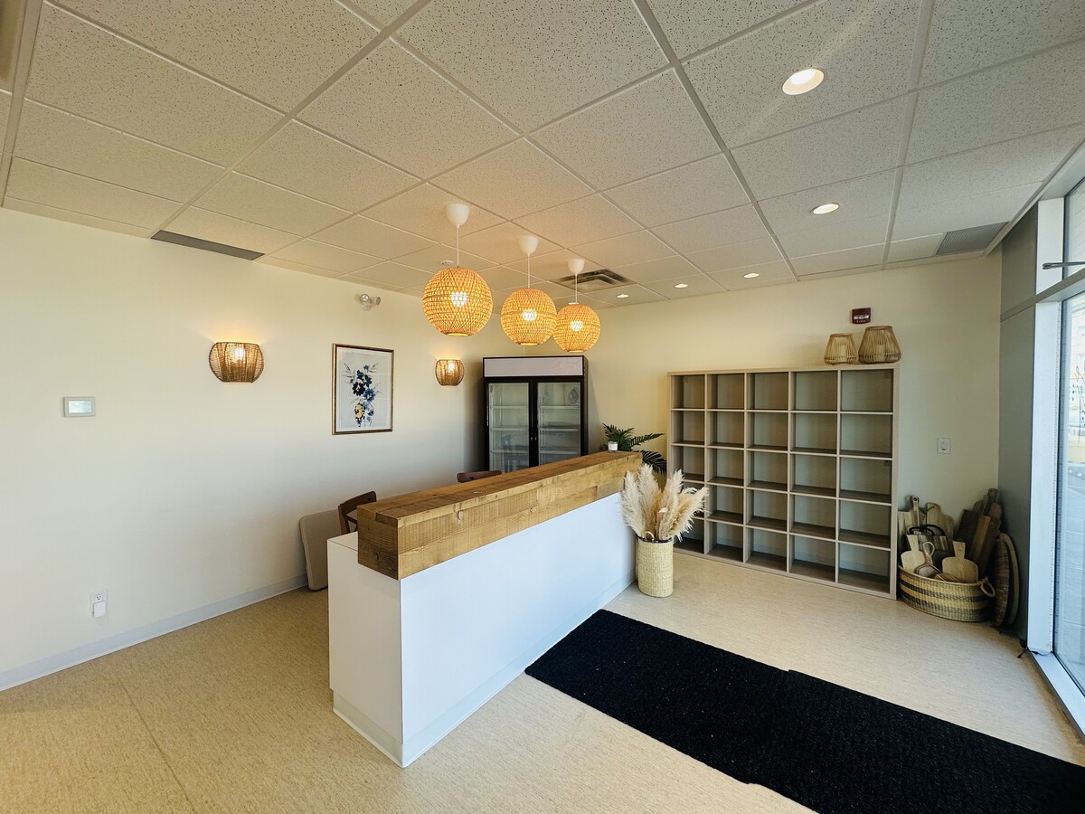 11 Royal Vista Dr NW, Calgary, AB T3R 0N2 - Lot 2120 -  - Photo intérieure - Image 1 of 5