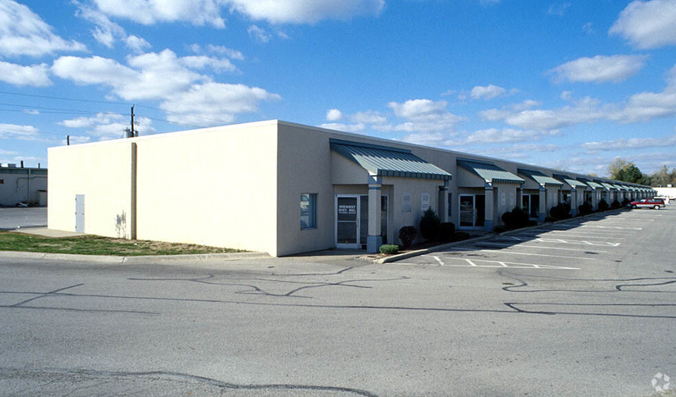 1322-1438 Sadlier Circle East Dr, Indianapolis, IN à louer - Photo de l’immeuble – Image 3 sur 3