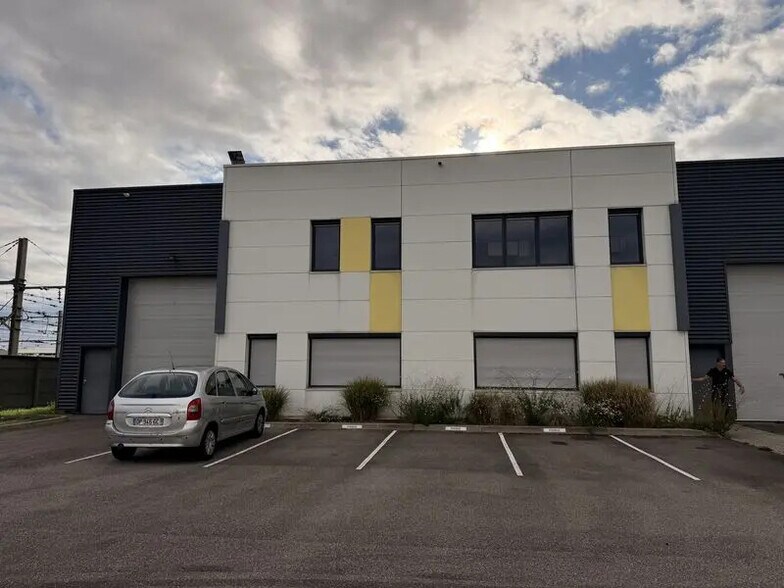 Industriel/Logistique dans Saint-Fons à louer - Photo de l’immeuble – Image 2 sur 11