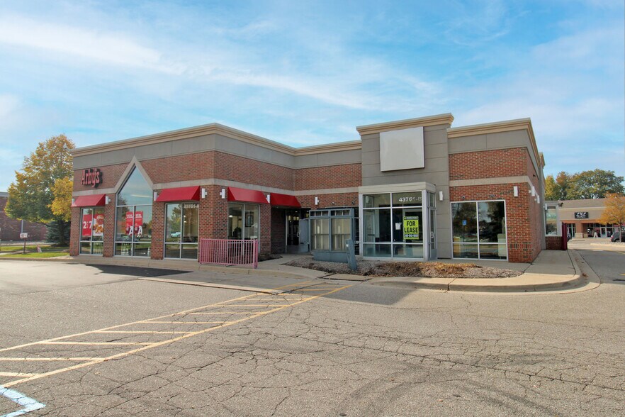 43761 Schoenherr Rd, Sterling Heights, MI à louer - Photo de l’immeuble – Image 1 sur 8