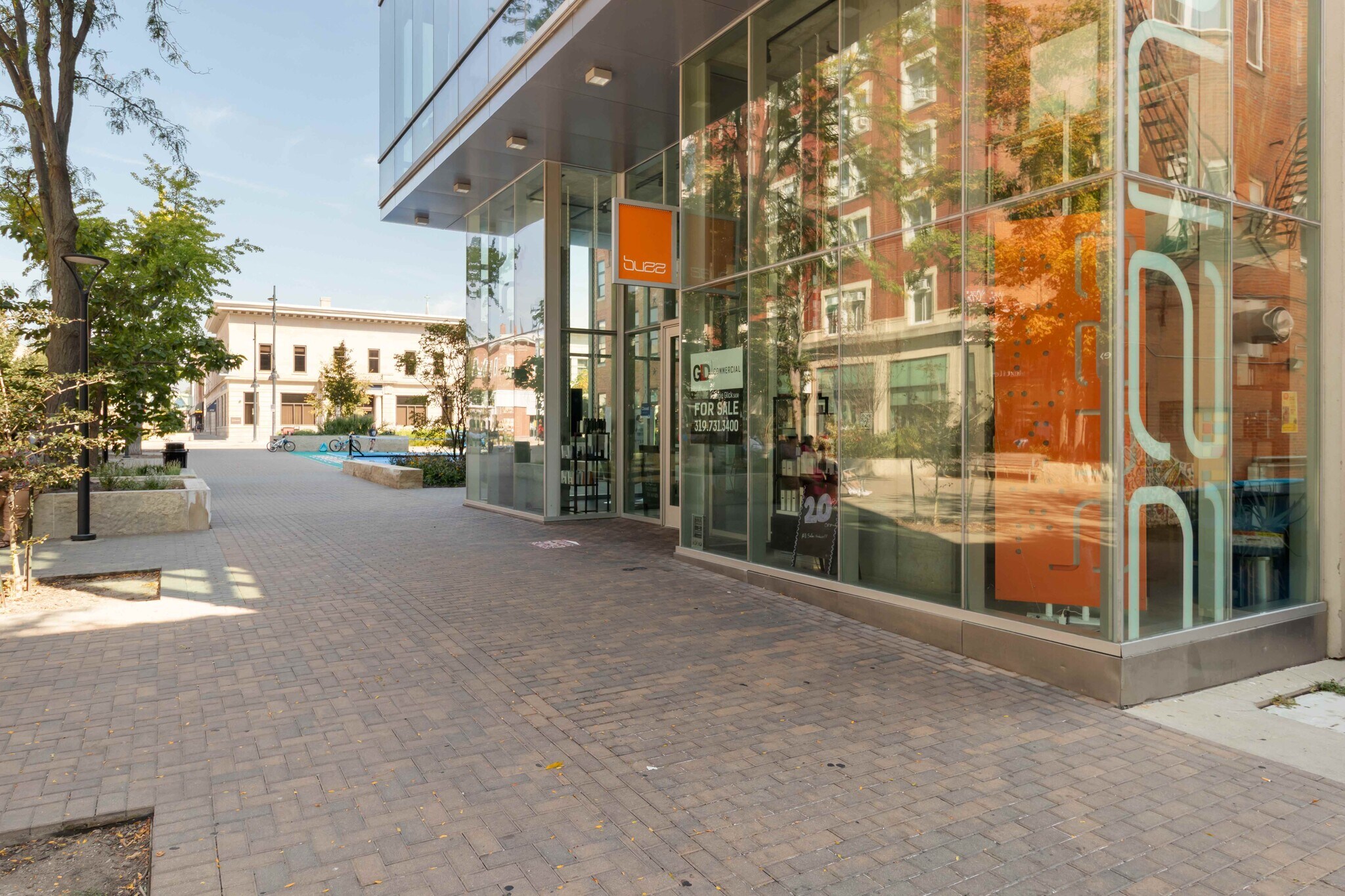 201 E Washington St, Iowa City, IA à vendre Photo de l’immeuble– Image 1 sur 15