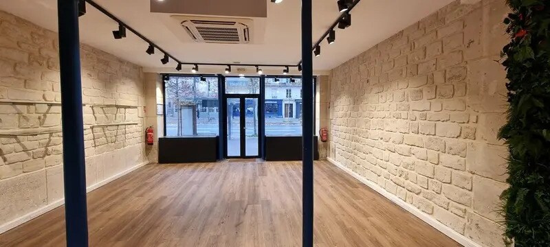 Local commercial dans Paris à louer - Photo intérieure – Image 1 sur 4