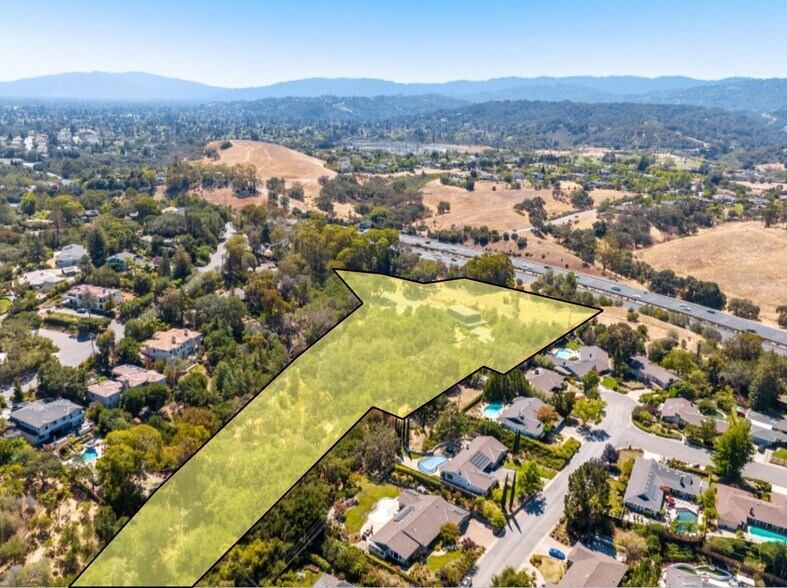 2100 Woods Ln, Los Altos, CA à vendre - Photo de l’immeuble – Image 2 sur 12