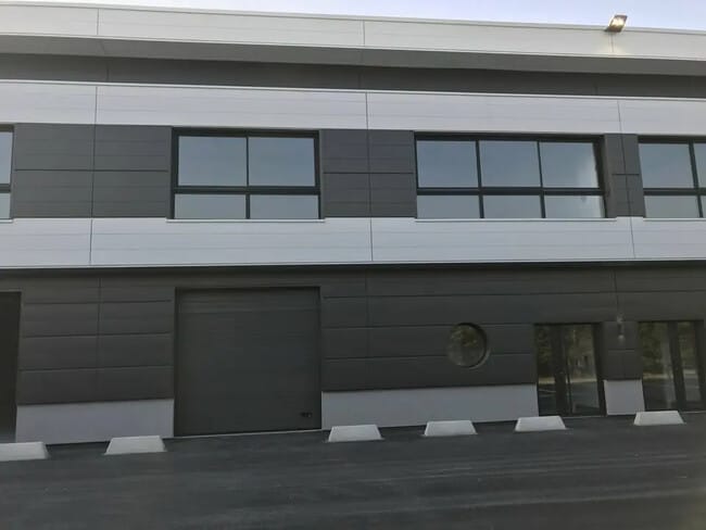 Plus de détails pour 24 Allée De Dublin, Les Pavillons-sous-Bois - Bureau, Local d'activités à louer