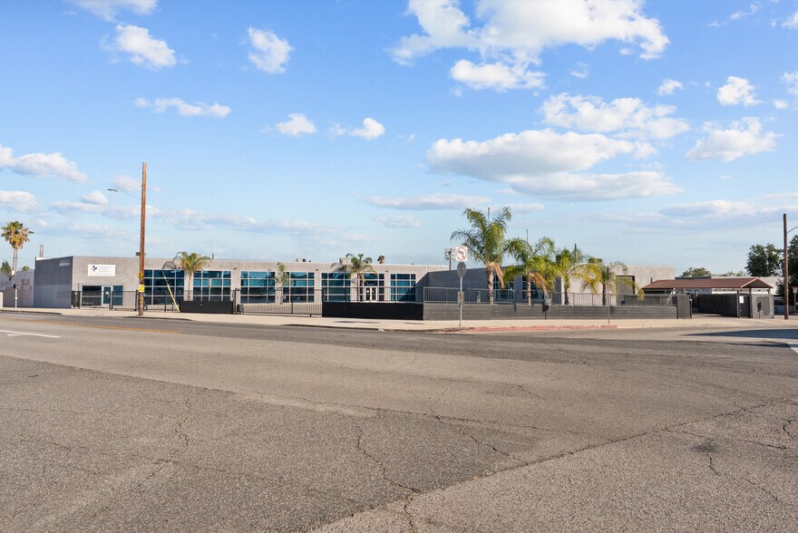11487 San Fernando Rd, San Fernando, CA à vendre - Photo de l’immeuble – Image 3 sur 5