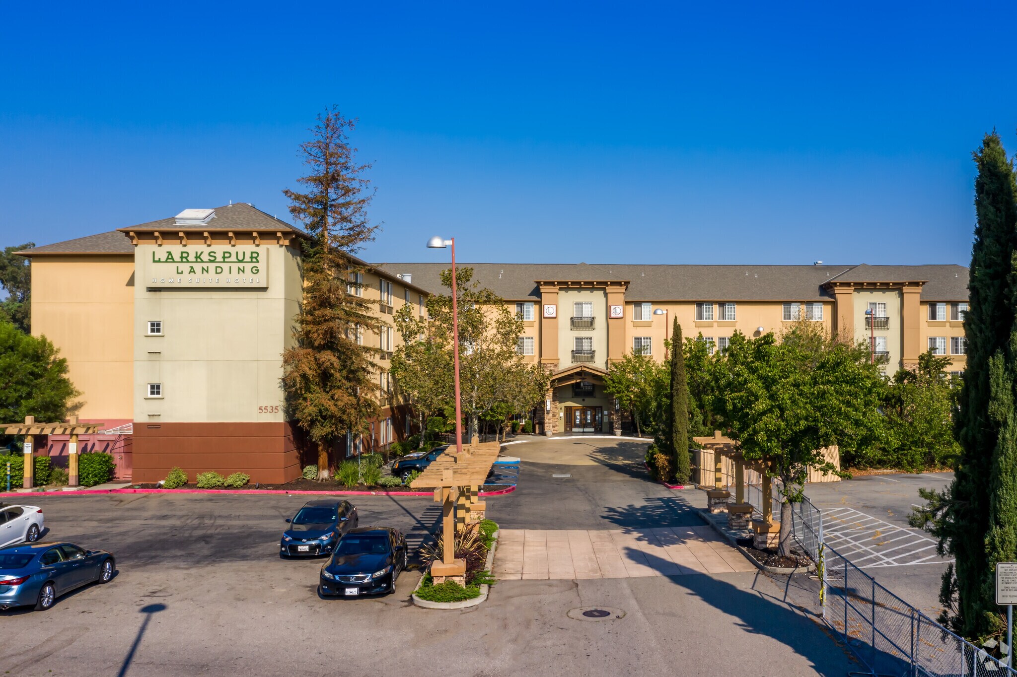 5535 Johnson Dr, Pleasanton, CA à vendre Photo principale– Image 1 sur 7