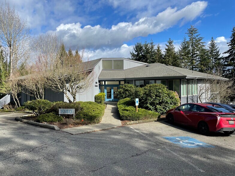 1940 116th Ave NE, Bellevue, WA à louer - Photo de l’immeuble – Image 2 sur 5