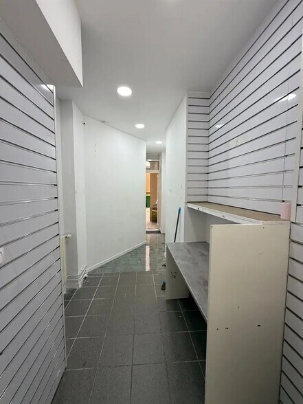 Local commercial dans Paris à louer - Photo de l’immeuble – Image 2 sur 7