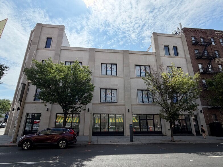 3302 30th Ave, Long Island City, NY à louer - Photo de l’immeuble – Image 3 sur 4