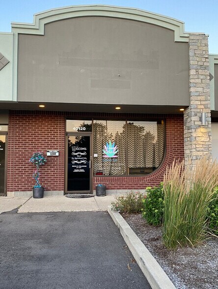 40000-40170 Hayes Rd, Clinton Township, MI à louer - Photo de l’immeuble – Image 2 sur 7