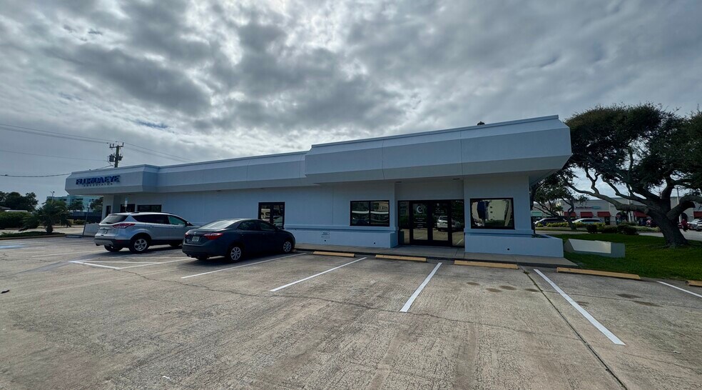2003 N Atlantic Ave, Cocoa Beach, FL à louer - Photo de l’immeuble – Image 3 sur 10
