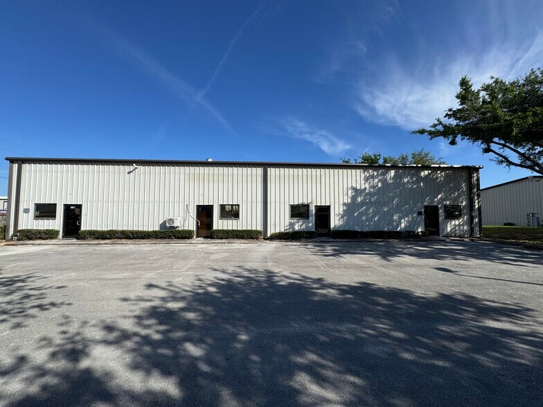 110 Commercial Pl, Sebring, FL à louer - Photo de l’immeuble – Image 1 sur 11