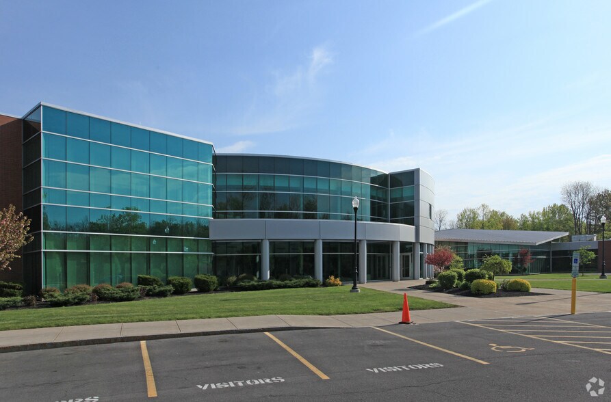 85 Collamer Crossings, East Syracuse, NY à vendre - Photo principale – Image 1 sur 4