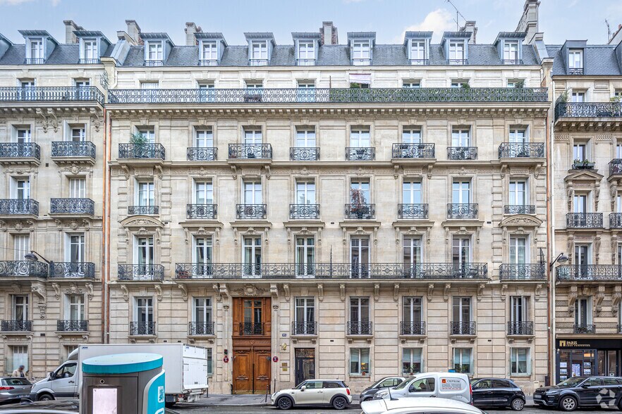 Immeuble residentiel dans Paris à vendre - Photo de l’immeuble – Image 2 sur 2