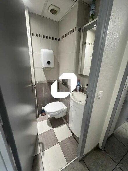 Bureau dans Bobigny à louer - Photo de l’immeuble – Image 3 sur 8