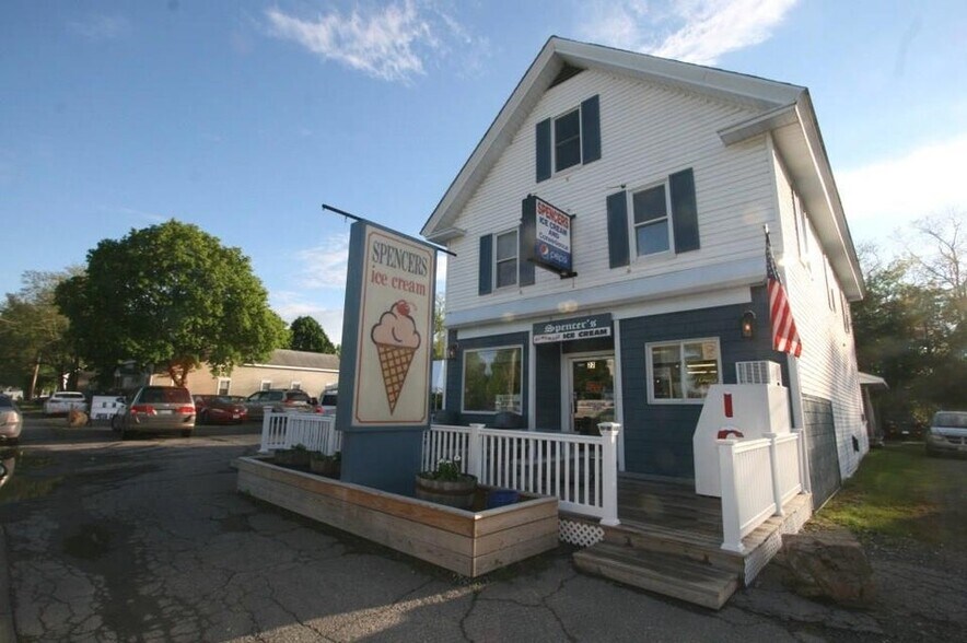 77 Main Street, Bradley, ME à vendre - Photo de l’immeuble – Image 1 sur 3