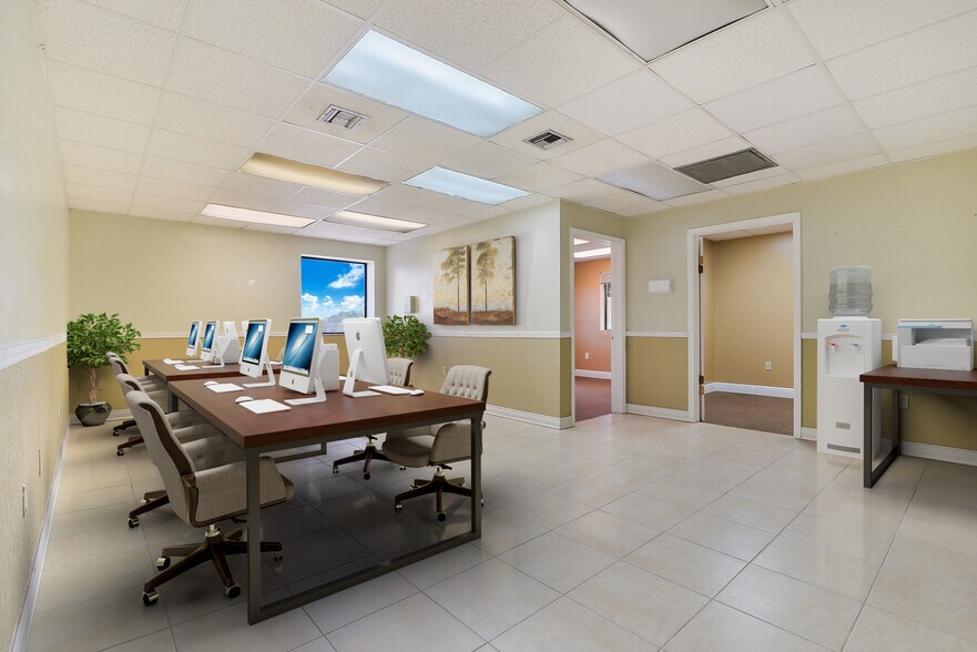 15291-15327 NW 60th Ave, Miami Lakes, FL à louer - Photo intérieure – Image 3 sur 6
