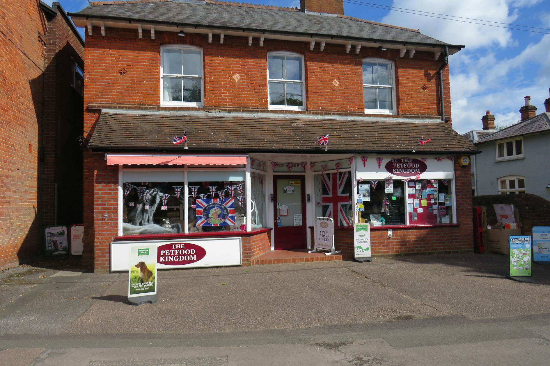 High St, Hartley Wintney à louer Photo principale– Image 1 sur 5