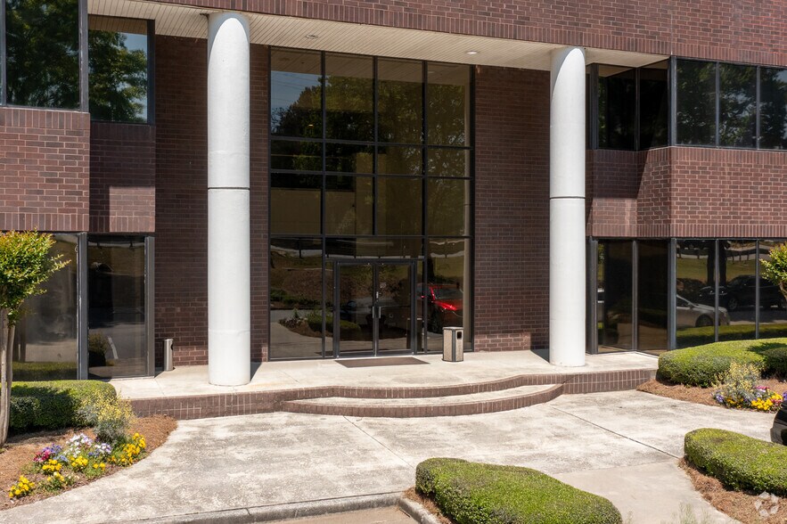 3901 Roswell Rd, Marietta, GA à louer - Photo de l’immeuble – Image 3 sur 5