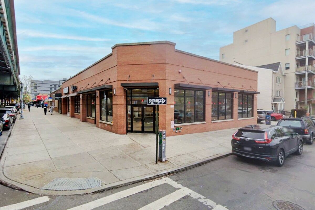3261-3267 Westchester Ave, Bronx, NY à louer Photo de l’immeuble– Image 1 sur 4