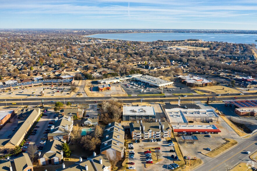 6300 NW Expressway, Oklahoma City, OK à vendre - Photo de l’immeuble – Image 3 sur 37